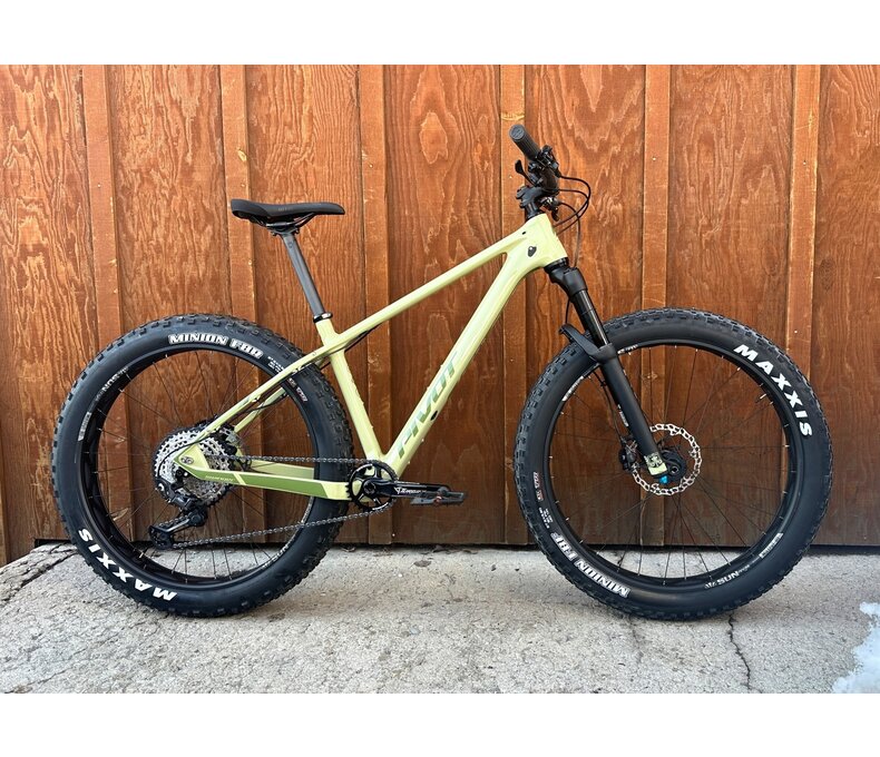 Pivot LES Fat Pro XT w/Manitou Suspension Fork